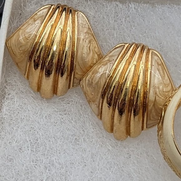 1970s Earrings Cream and Gold Enamel Art are for Pierced Post Gold plated Cute - Picture 13 of 13